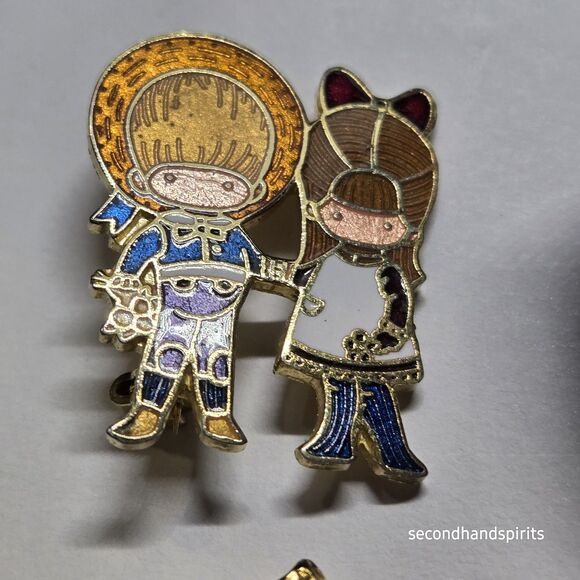 Lot of 18 Vintage Brooches Tac Pins Wide Variety Plastic Metal Wood Patriotic - Picture 9 of 14